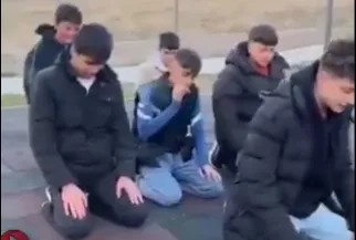 Tiktok’ta akım adı altında yeni rezalet! İzlenme uğruna namazla dalga geçtiler